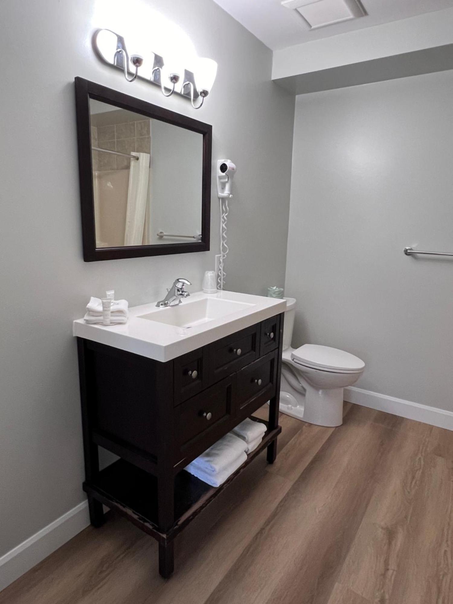 Wellington Inn Bracebridge Εξωτερικό φωτογραφία