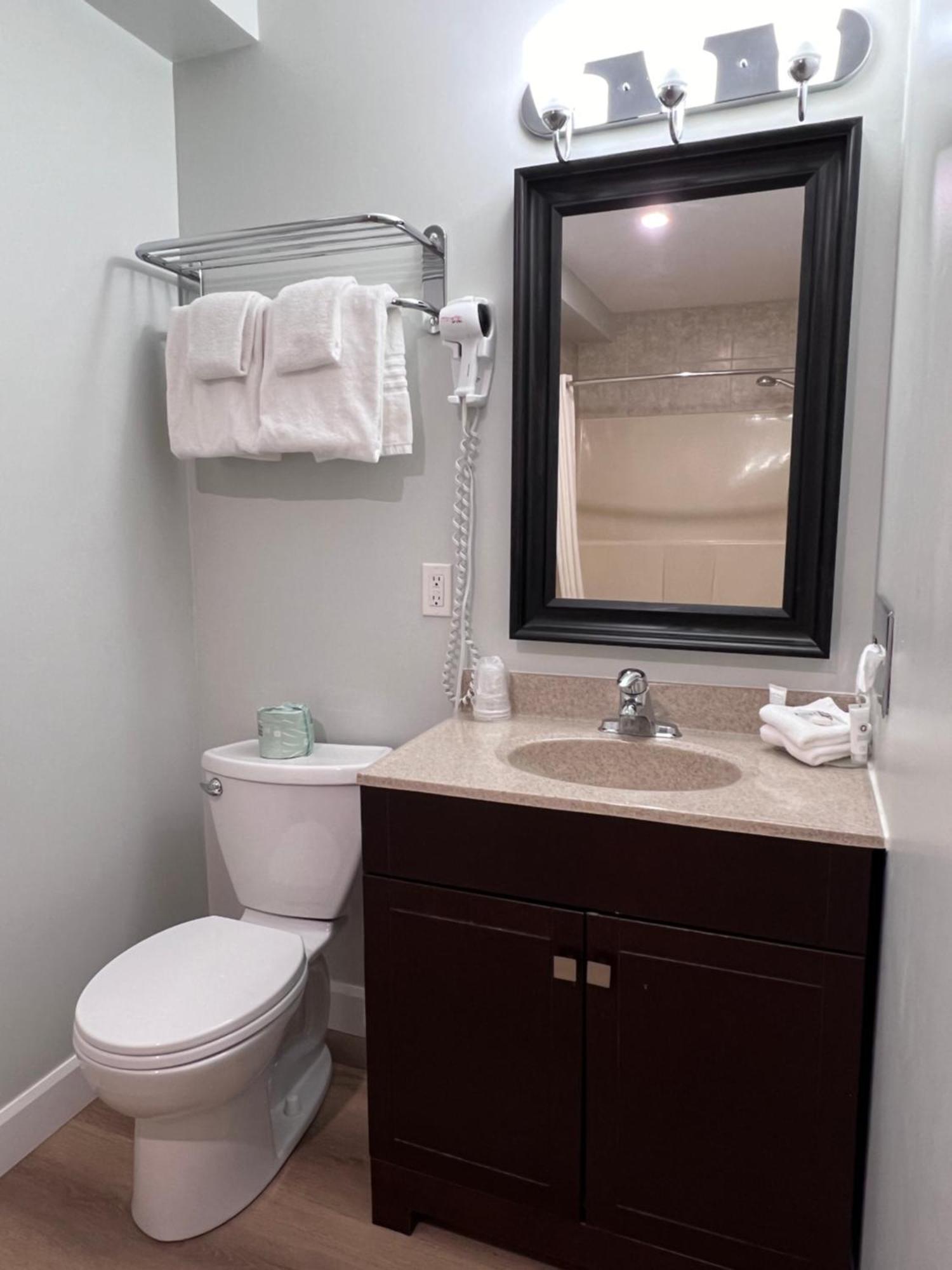 Wellington Inn Bracebridge Εξωτερικό φωτογραφία