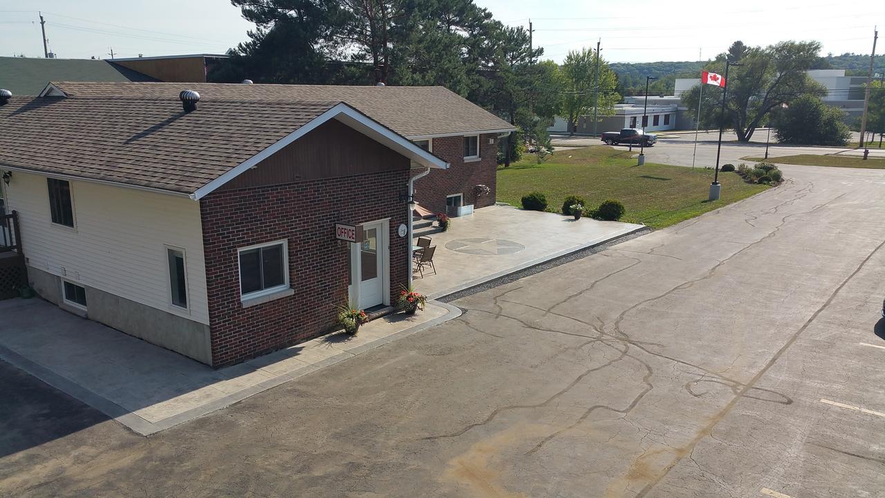 Wellington Inn Bracebridge Εξωτερικό φωτογραφία