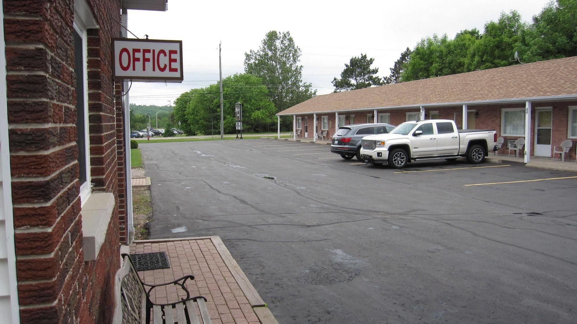 Wellington Inn Bracebridge Εξωτερικό φωτογραφία