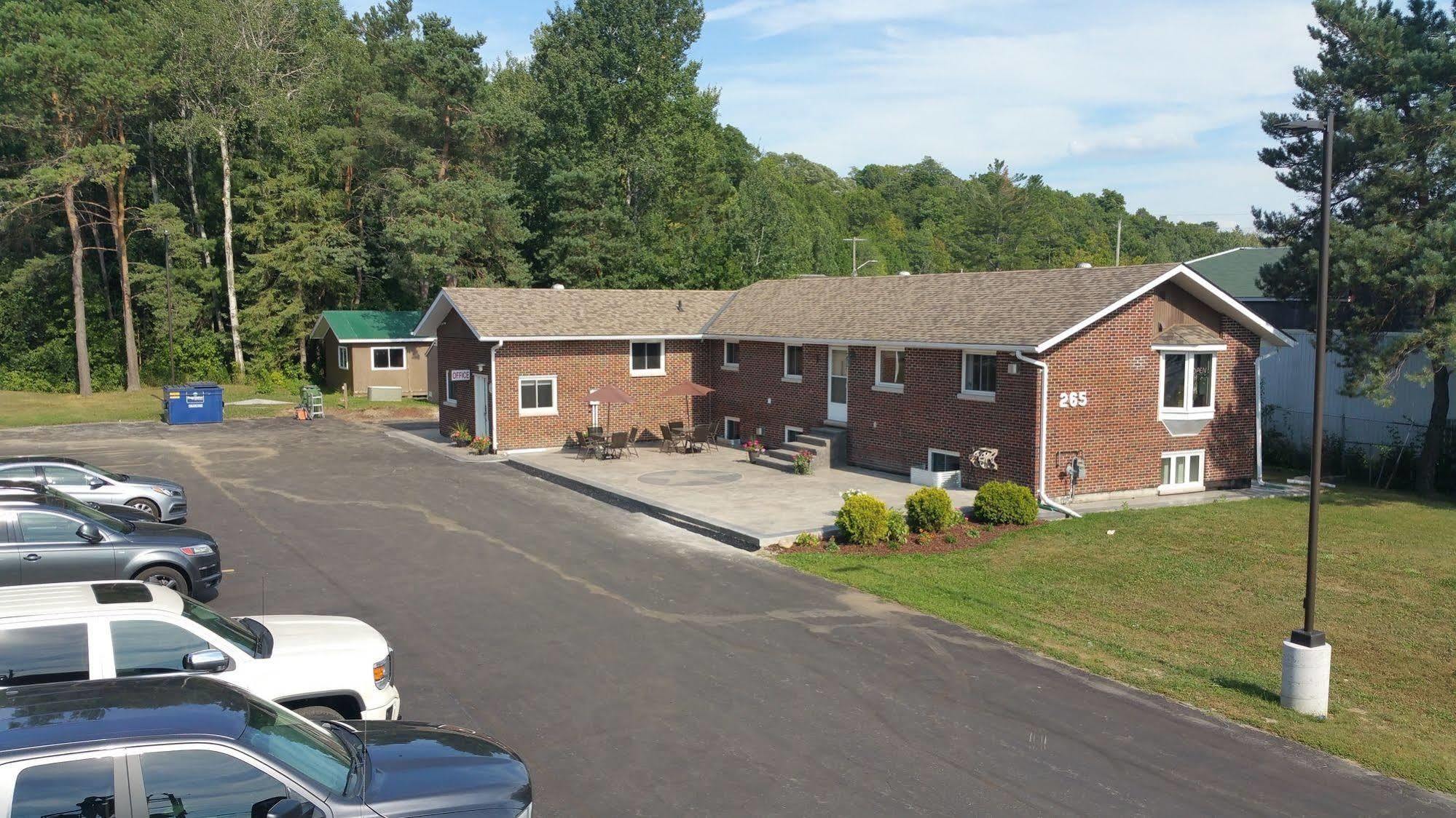 Wellington Inn Bracebridge Εξωτερικό φωτογραφία